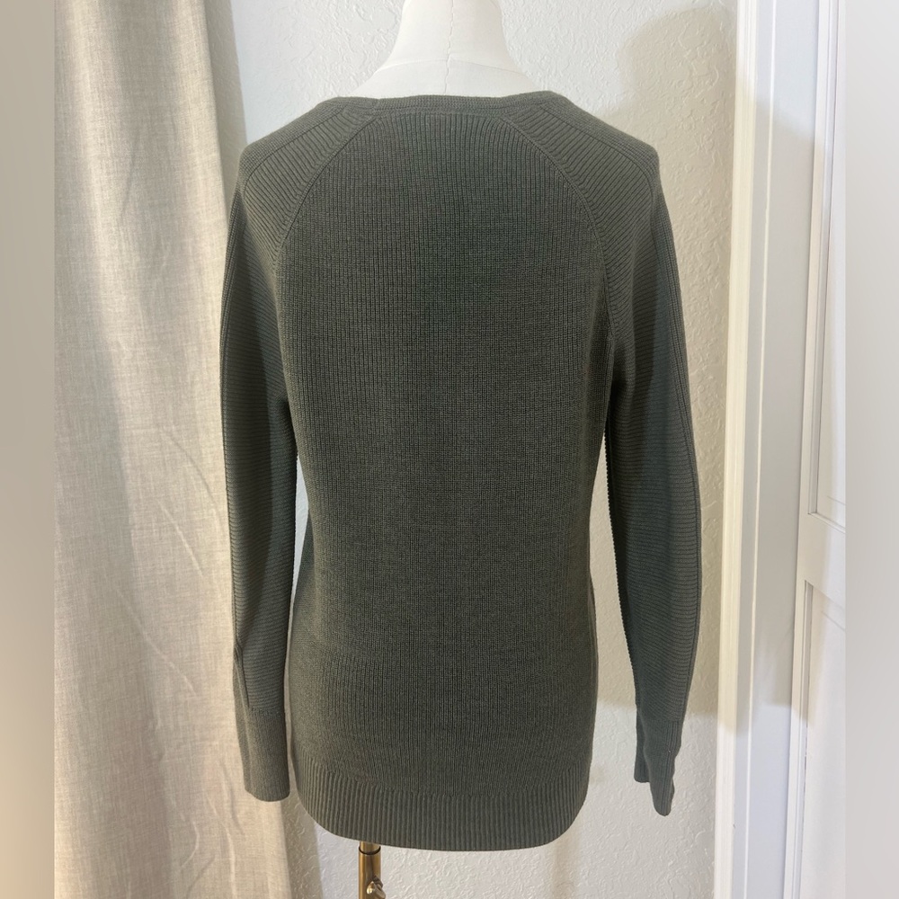 Athleta Hanover V Neck Merino Wool Blend Knit Sweater Olive Green Size XXS - Picture 4 of 7